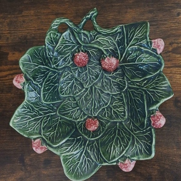 Strawberry Leaf Patch Majolica Footed Serving Bowl - Picture 1 of 10